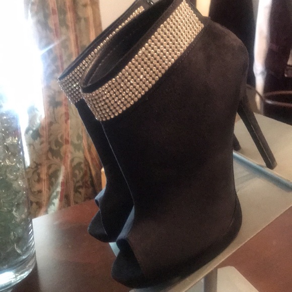 L Miller manmade black ankle boots 8 1/2m - Picture 2 of 4